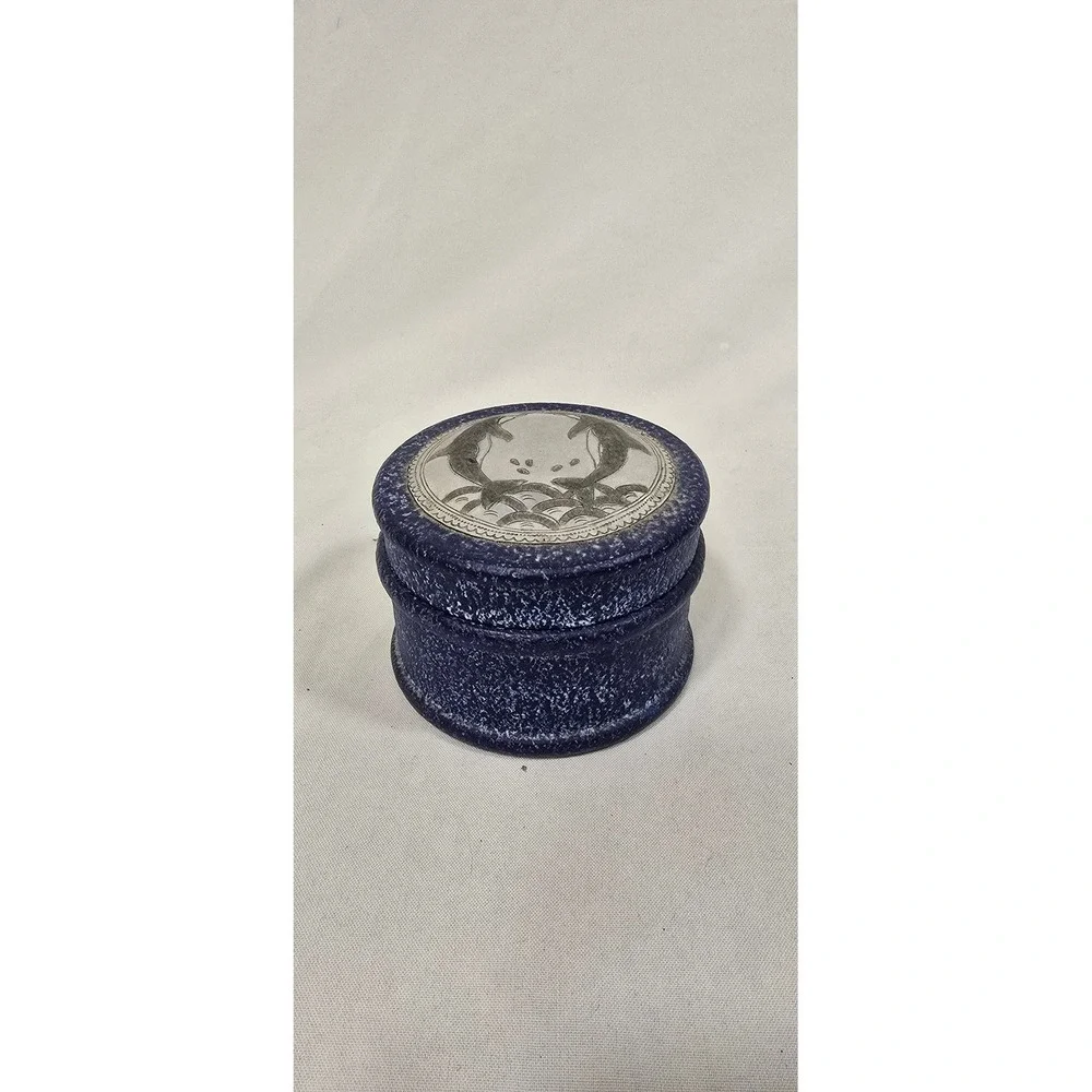 Regal‎ handcrafted trinket jewelry box mango wood blue Dolphin round Oceania